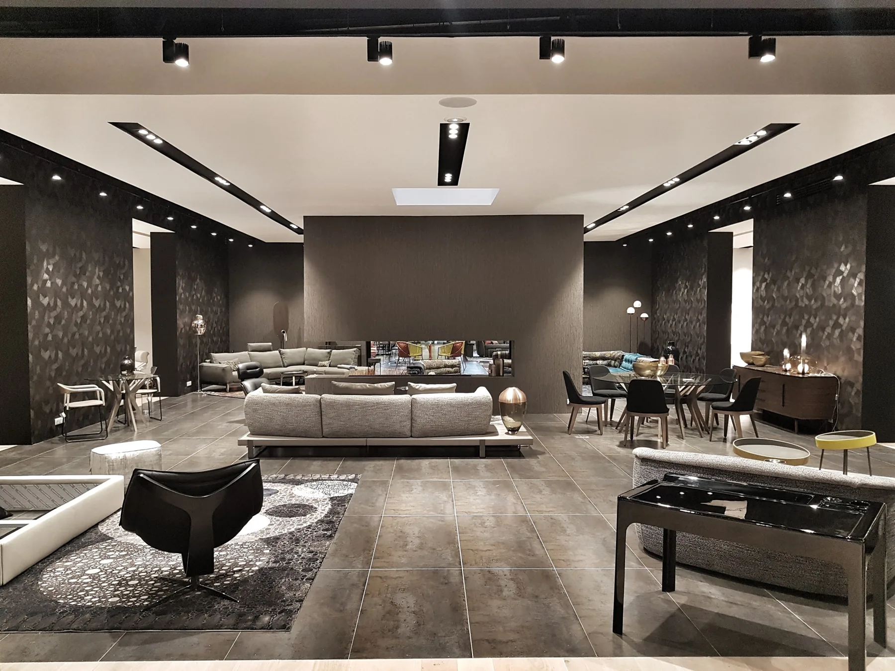 Aménagement intérieur — Showroom Roche Bobois