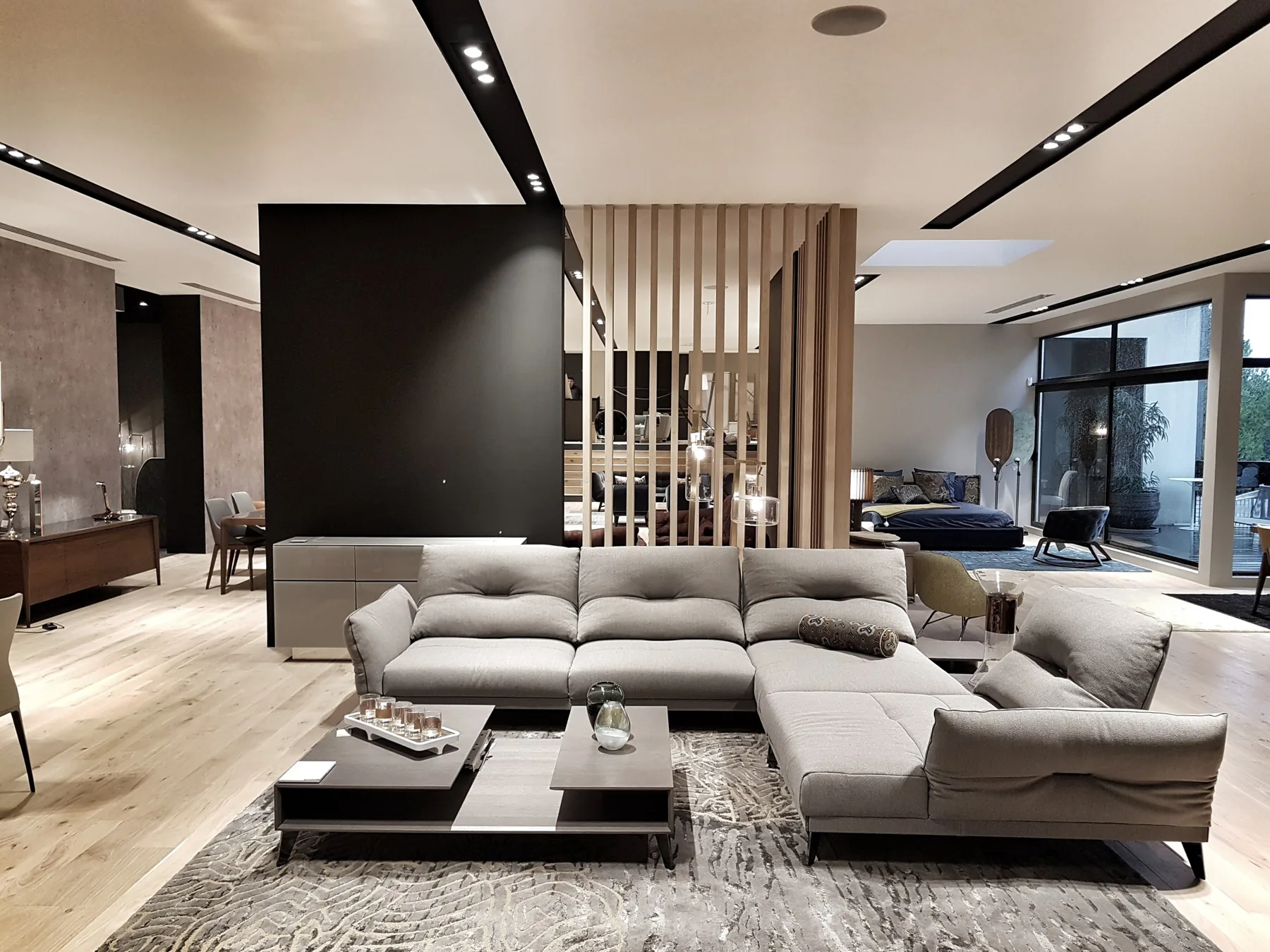 Aménagement intérieur — Showroom Roche Bobois