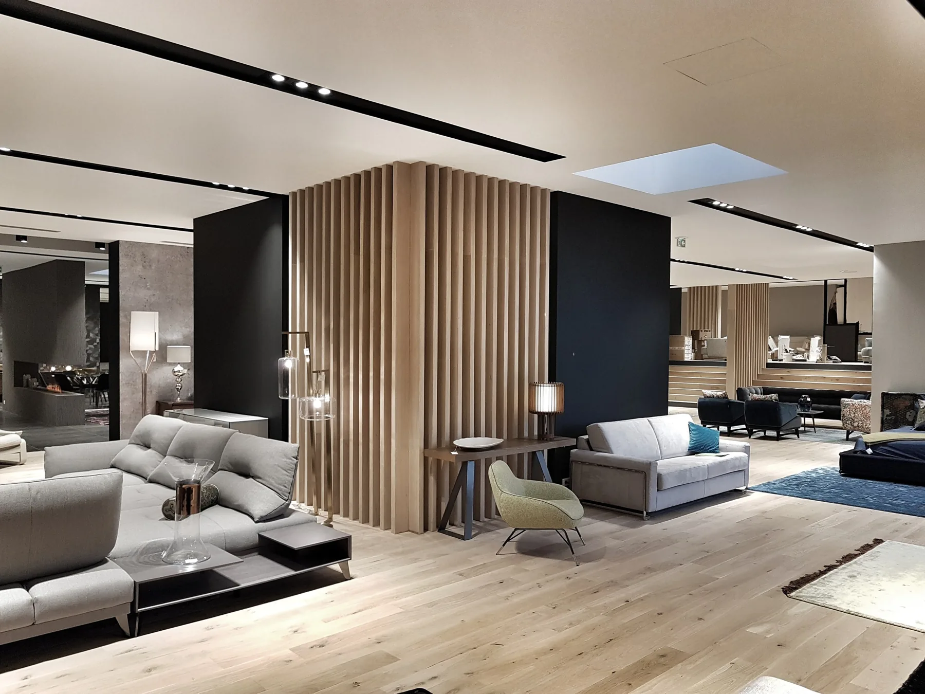 Aménagement intérieur — Showroom Roche Bobois