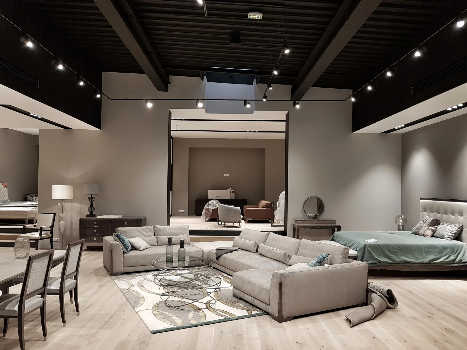 Aménagement intérieur — Showroom Roche Bobois