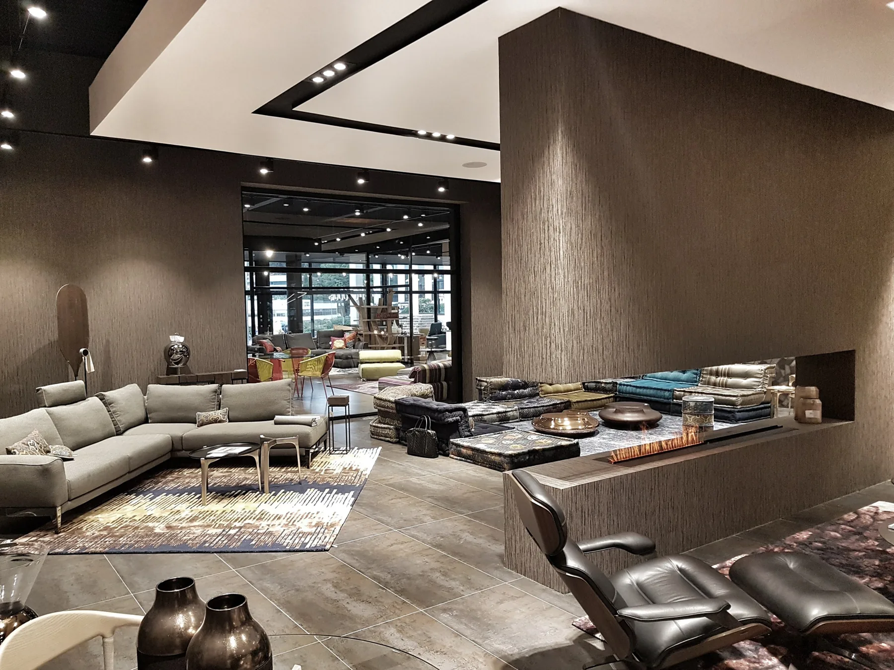 Aménagement intérieur — Showroom Roche Bobois