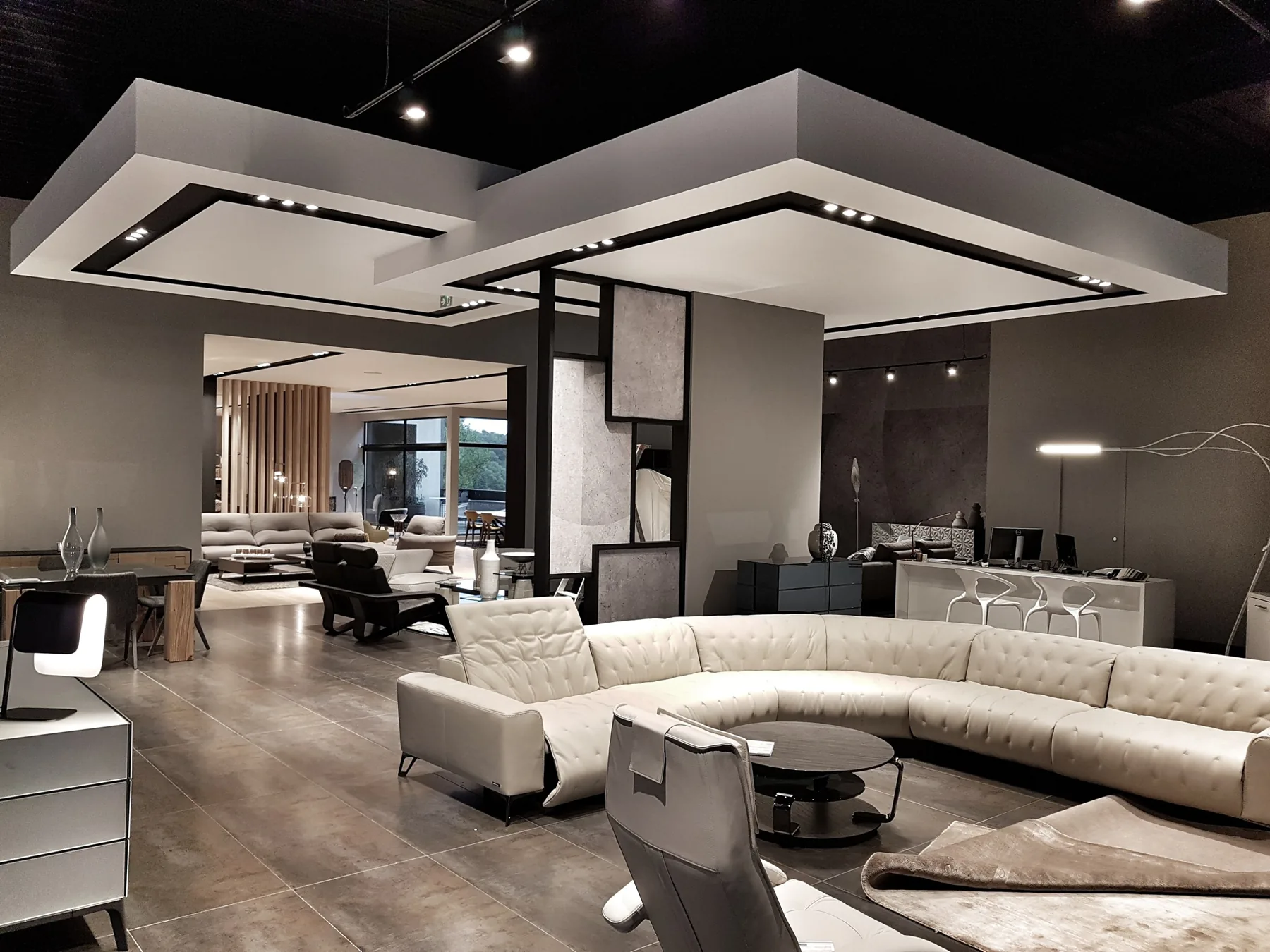 Aménagement intérieur — Showroom Roche Bobois