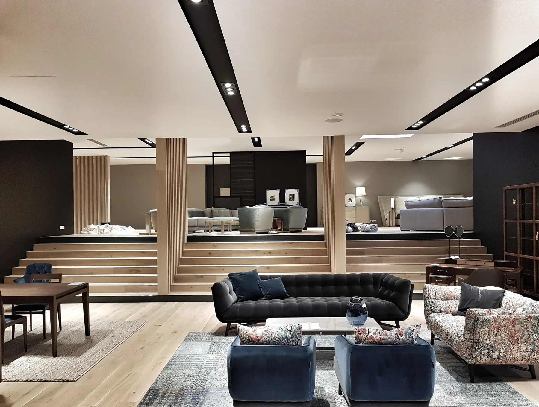 Aménagement intérieur — Showroom Roche Bobois