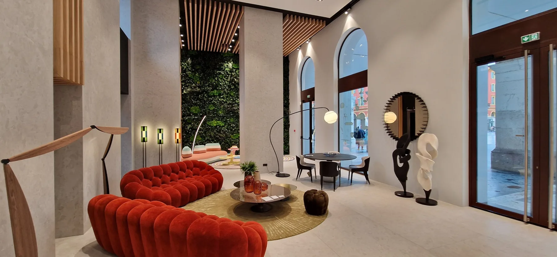 Showroom Roche Bobois — Place Masséna
