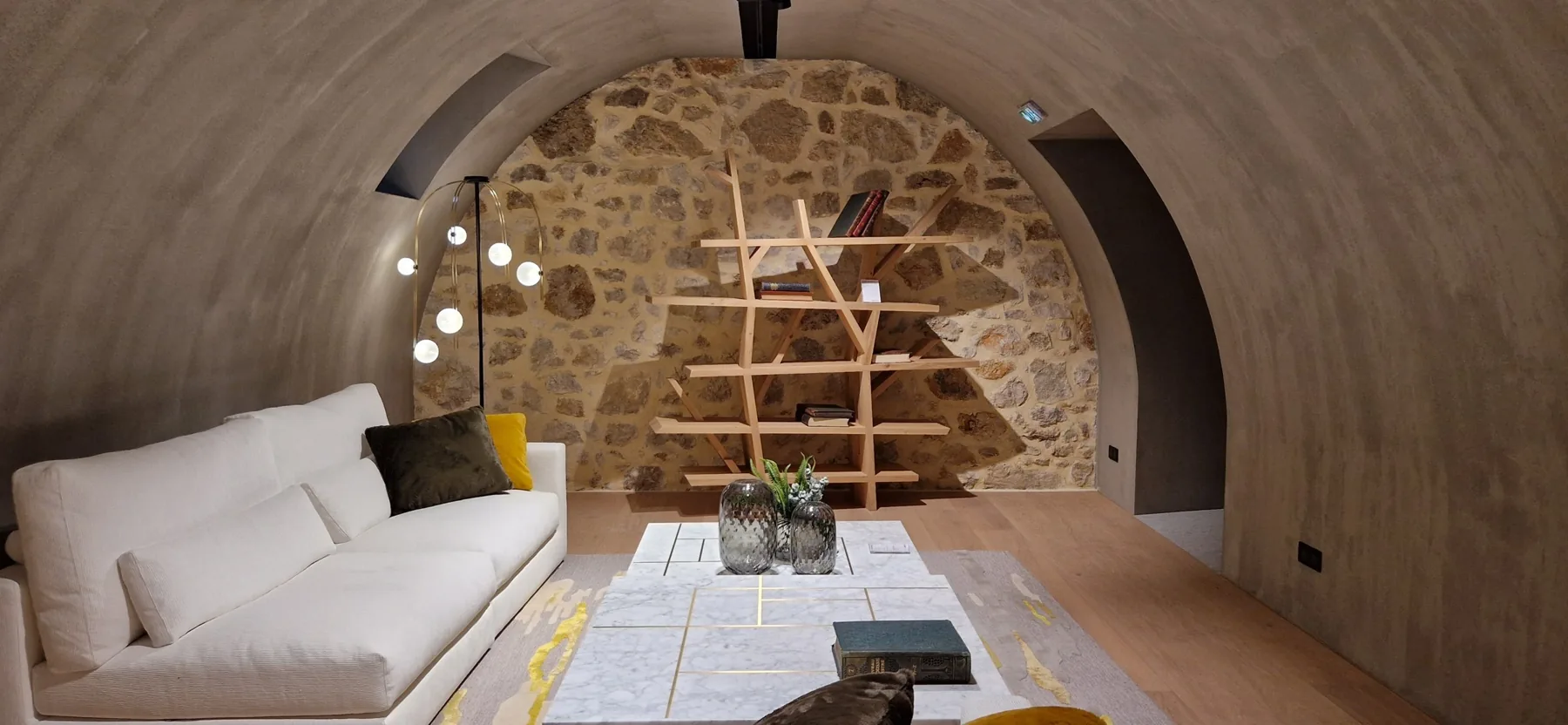 Showroom Roche Bobois — Place Masséna