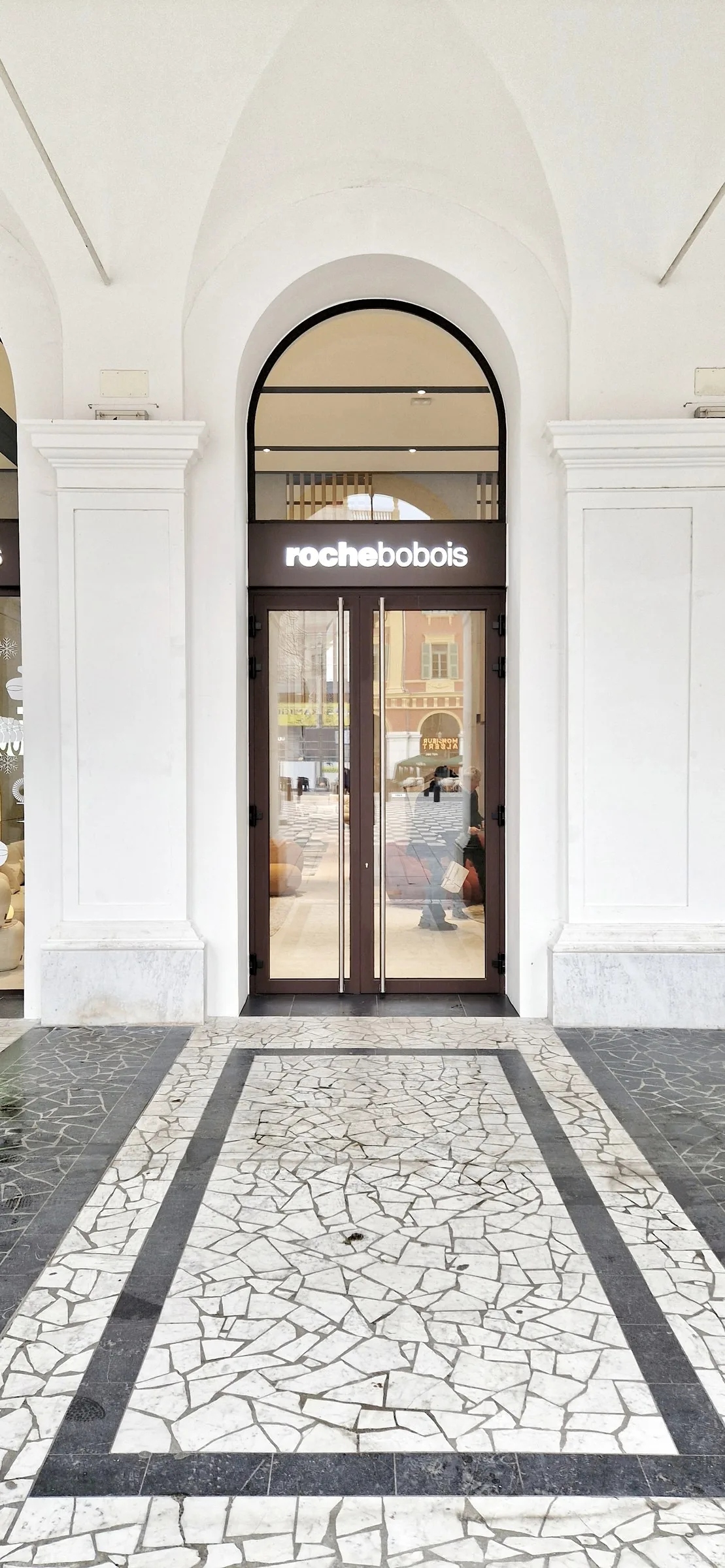 Showroom Roche Bobois — Place Masséna