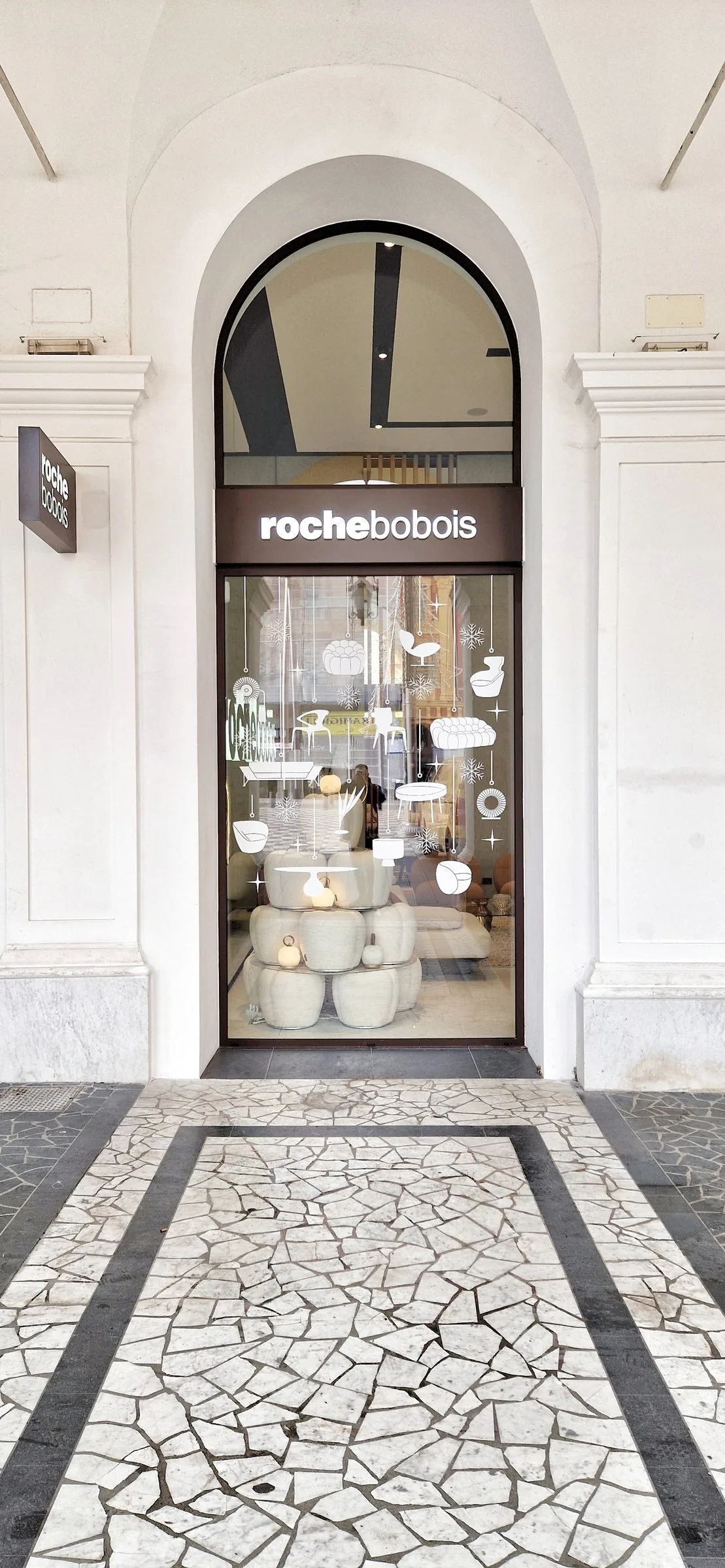 Showroom Roche Bobois — Place Masséna