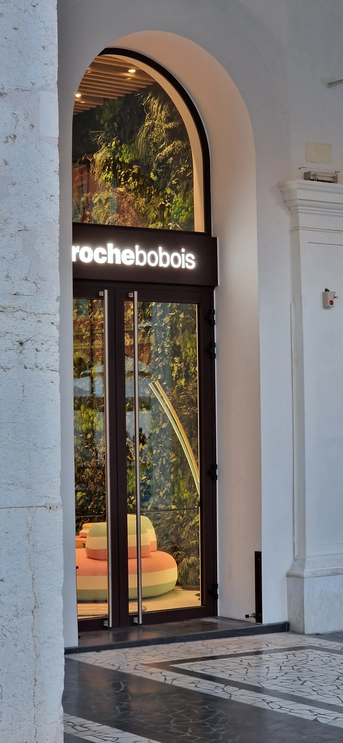 Showroom Roche Bobois — Place Masséna