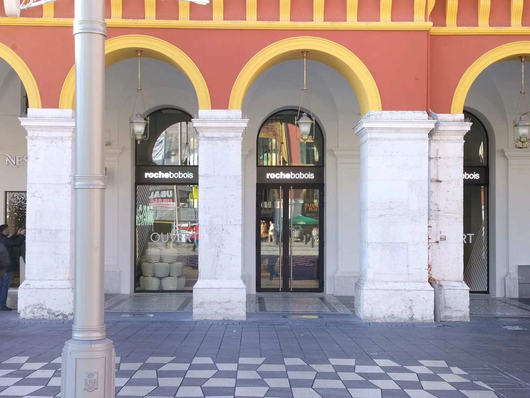 Showroom Roche Bobois — Place Masséna